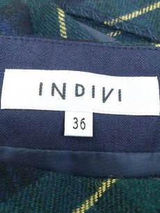 画像3: グリーンのタータンチェックが素敵！INDIVI（インディヴィ）マルチタータンチェック柄　Aラインスカート ミディ膝丈 フレア｜サイズ：36（ウエスト：64cm）USED｜レディースブランド古着 (3)