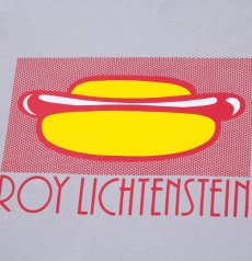 画像2: 【60年代のポップアートTシャツ】ロイ・リキテンスタイン（Roy Lichtenstein）UT グラフィックTシャツ（半袖・オーバーサイズフィット）｜作品：Hot Dog（1964年）｜サイズ：XS｜ユニセックス (2)