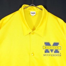 画像2: 【1990年代物のゲームシャツ】日本製 FINAL FOUR 1939 NCAA（DESCENTE）MICHIGAN WOLVRINES ミシガン大学 スナップボタン 半袖シャツ XO イエロー【湘南倉庫】メンズ古着 12390380 (2)