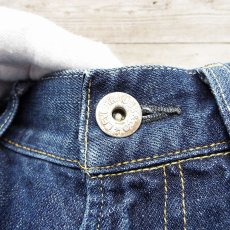 画像10: 【リーバイスジャパン扱い】00's Levi's  センター外し ワイドハーフ デニム ジーンズ  29インチ（ウエスト：80cm）インディゴ【湘南倉庫】レディース古着  (10)