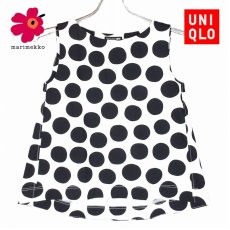 画像1: 【タグ付き未使用】ユニクロ マリメッコ marimekko ノースリーブシャツ Sサイズ ドット柄 水玉 ホワイト・ブラック コラボ　Aライン 2018年モデル（バスト77-83cm） (1)