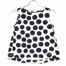 画像3: 【タグ付き未使用】ユニクロ マリメッコ marimekko ノースリーブシャツ Sサイズ ドット柄 水玉 ホワイト・ブラック コラボ　Aライン 2018年モデル（バスト77-83cm） (3)