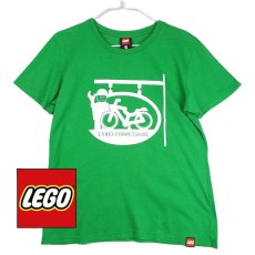 画像1: 【旧ロゴの大人サイズTシャツ】レゴ（ LEGO）CYKELFORRETNING　デザイン入り 半袖Tシャツ（カットソー）｜サイズ：S（42cm）｜グリーン系｜USED【メンズ】【レディース】 (1)