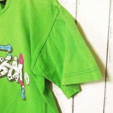 画像2: 古着男子にオススメ！　STUSSY（ステューシー） ロゴデザイン 半袖 Tシャツ カットソー｜グリーン系｜サイズ：M｜USED｜メンズ｜ユニセックス (2)